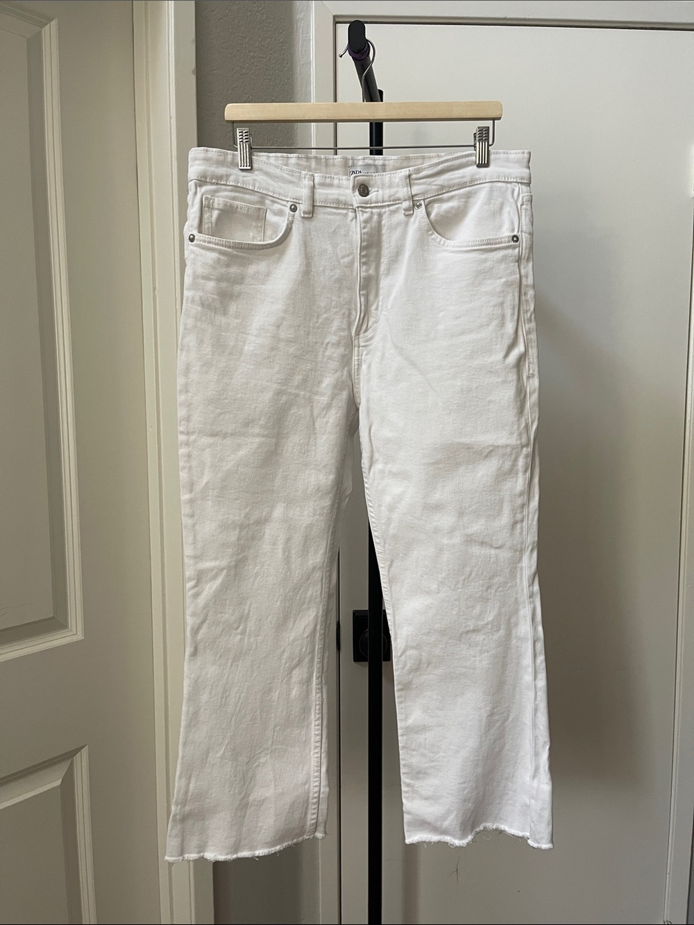 Zara Women’s White Straight Jeans